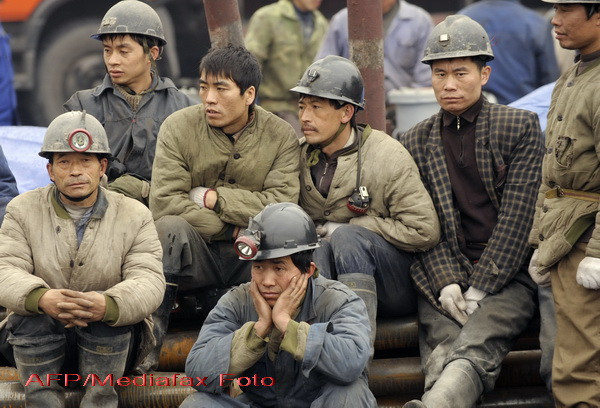 Tragedie in China: 20 de mineri morti si 17 blocati in subteran