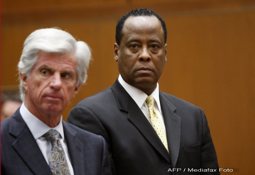 E oficial! Conrad Murray va fi judecat pentru moartea lui Michael Jackson