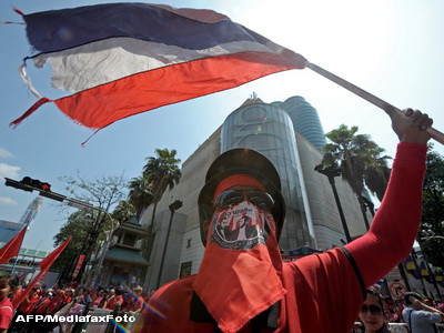 "Democratia" in Thailanda: 5.000 de manifestanti au atacat Parlamentul
