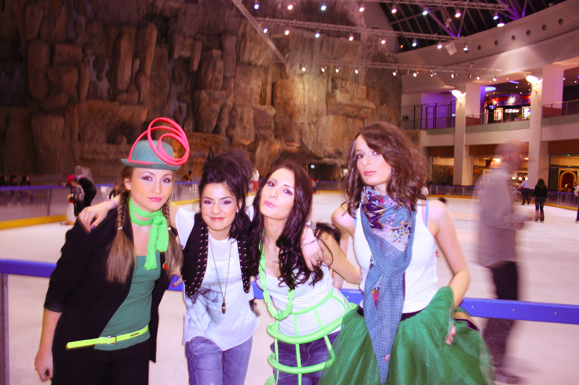 Fetele House of Fun filmeaza o editie “Euro Top 20” alaturi de VJ Oana!