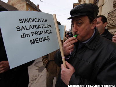 Functionarii publici ies in strada. Miting in aprilie, greve in mai