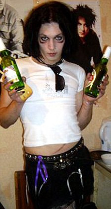 Procesul emo-canibalilor. Au ucis o adolescenta, apoi au mancat-o la cina