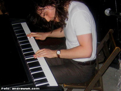 A compus o melodie atat de horror, incat politia l-a sanctionat!