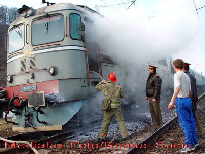 Barometrul cailor ferate romane: locomotiva unui Personal cu 60 de pasageri a luat foc din senin