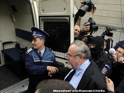 Costiniu a recunoscut ca s-a "uitat" peste dosarul lui Casuneanu