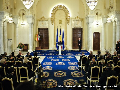 Si ei vor sa fie presedintii Romaniei: un tehnician electronist, o pensionara si o profesoara de la Partidul Romania FLOARE