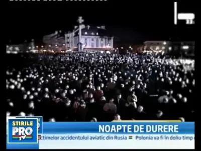 Altar de flori si lumanari in memoria liderilor polonezi!