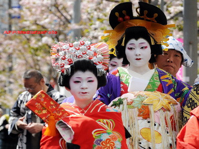 Povesti de viata spuse de gheisele moderne!