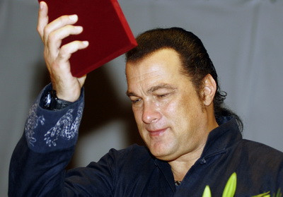 "Pe jumatate mort"! Steven Seagal, acuzat de trafic sexual de persoane!