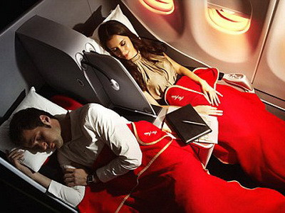 Zboruri low-cost cu fotoliu pat