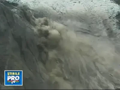 - Sute de zboruri anulate din cauza eruptiei unui vulcan in Islanda