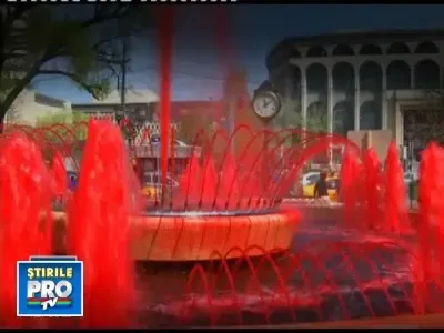 Apa fantanilor din centrul Bucurestiului, colorata in rosu!