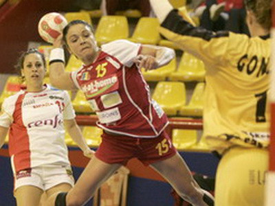 Oltchim Ramnicu Valcea in finala Ligii Campionilor la handbal feminin!