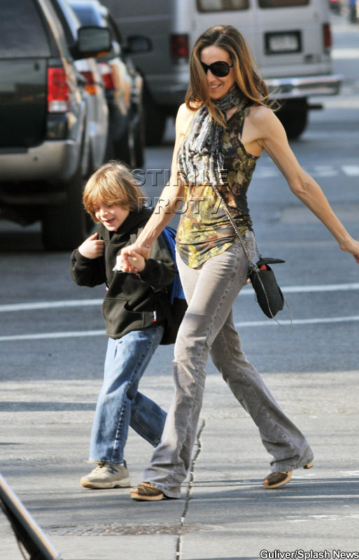 SOCANT! Ghici cine si-a scos la plimbare... BRATELE?