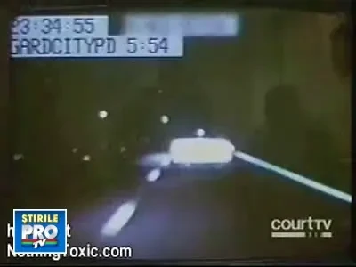 MASINA FANTOMA! Trece prin gard, gardul, ramane intact! VIDEO