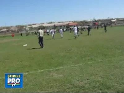Bataie cu bate pe terenul de fotbal! Spicul Duda vs. Olimpia Stanilesti