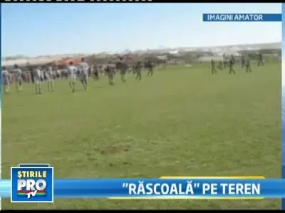 Bataie cu bate pe terenul de fotbal! Spicul Duda vs. Olimpia Stanilesti