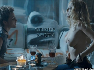 Heather Graham fara sutien si sarutata de o alta femeie!