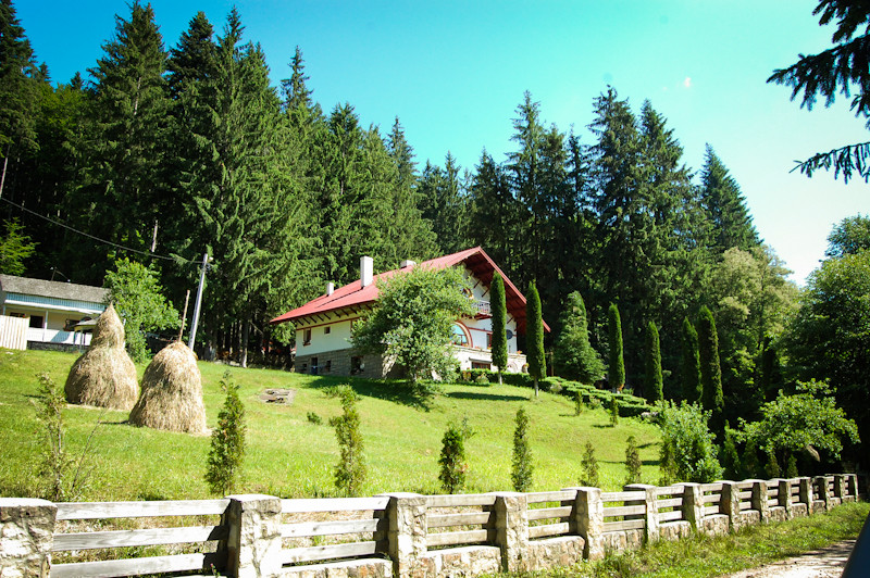 Daca vrei sa scapi de canicula la munte, fa rezervare la cabana din timp. Asta ca sa nu dormi pe jos