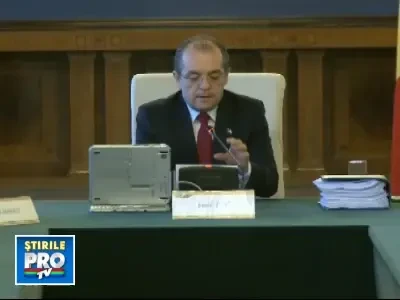 De ce avionul nu-i ca tancul? Boc are nelamuriri din cauza cenusei