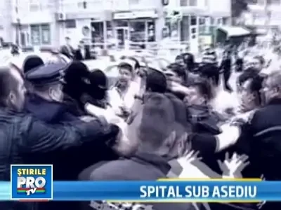 RASCOALA RELOADED in fata spitalului din Pitesti!