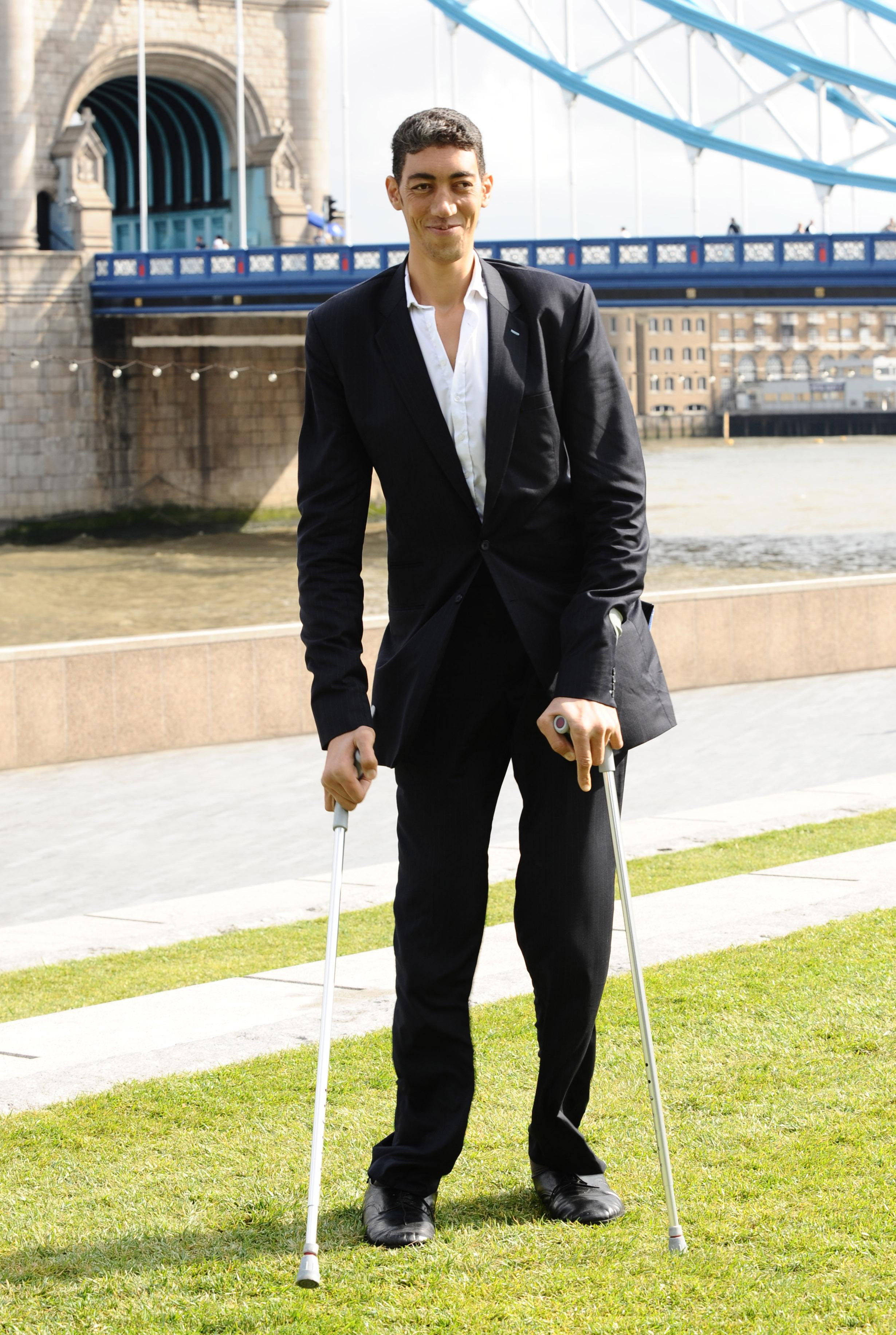 Descoperirea care ii schimba total viata celui mai inalt om din lume