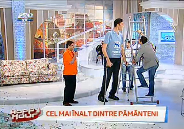 Are 2,46 metri inaltime si isi cauta iubita. Ce zici, te oferi?