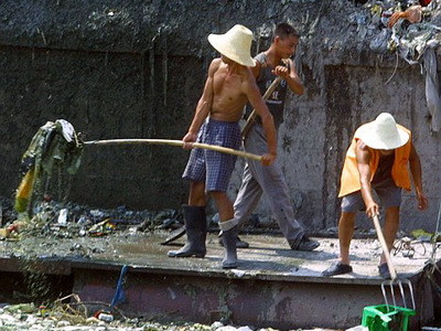 Chinezii au inventat tunul cu deodorant, sa scape de mirosul de gunoi