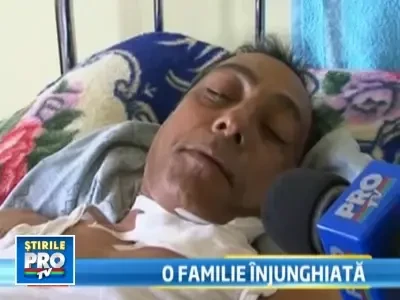 Mama, tata si fetita! Injunghiati in scara blocului de un vecin beat!