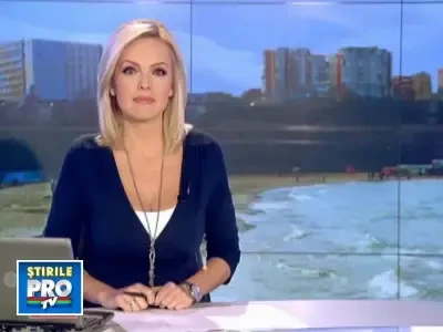 1 Mai la Vama Veche: au ajuns deja turistii pe plaja. Si Elena Udrea!