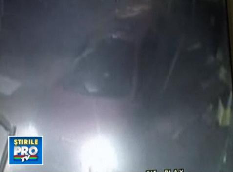 Beata crita! A omorat un biciclist si a parcat direct in magazin