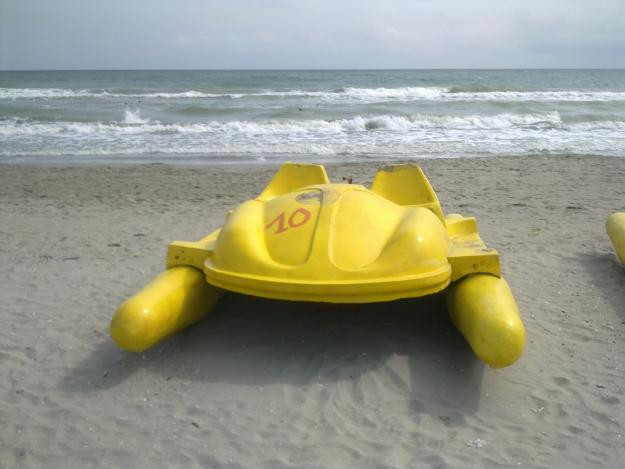 Romanii fac si turism de navigatie: de la iaht la hidrobicicleta