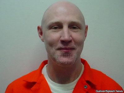 Condamnat la moarte, a ales sa fie impuscat de plutonul de executie!