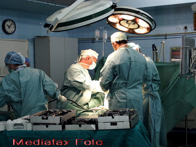 A intrat in coma,dupa ce i-au lasat creierul neoxigenat in timpul operatiei