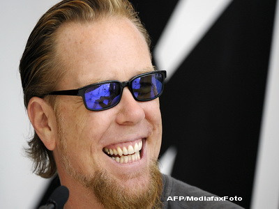 Chelnerii rusi l-au jefuit pe James Hetfield, la nota de plata