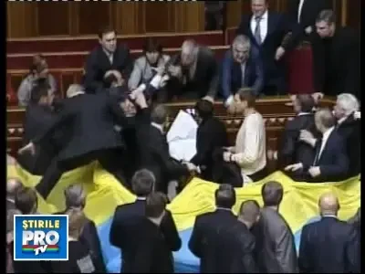 Bataie cu oua in parlamentul ucrainean