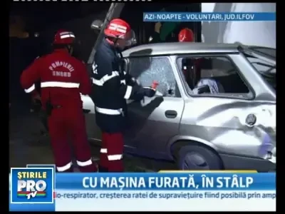 "Profesionisti"! Au furat o Dacie veche, dar au "parcat-o" intr-un stalp