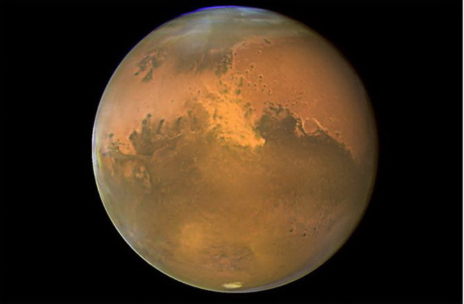 Doi astronauti au pus piciorul pe Marte. VIDEO