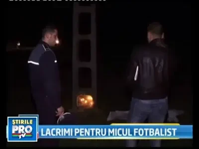 Urcase sa-si ia mingea de pe un stalp, dar a sfarsit electrocutat