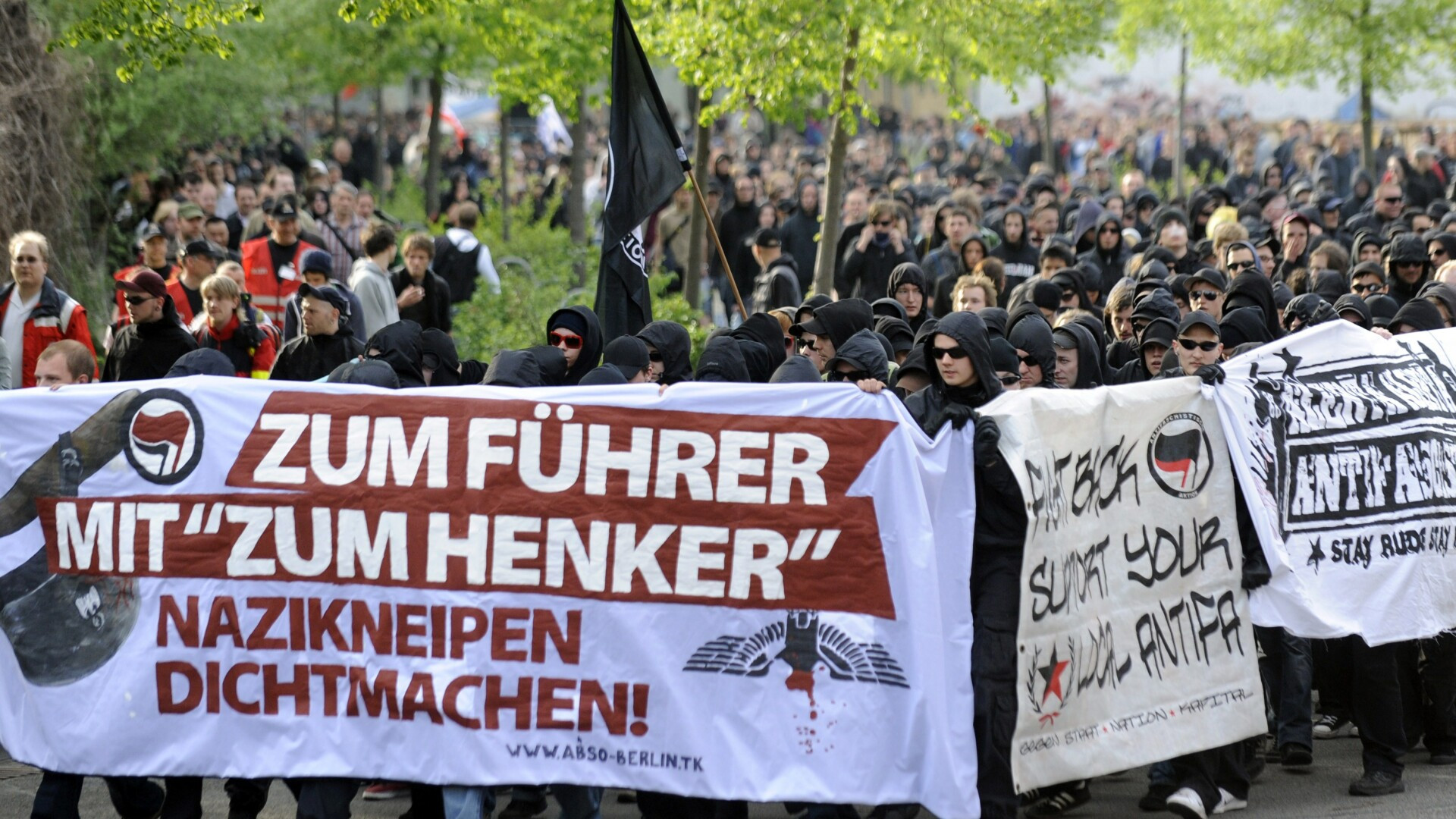 1 Mai s-a sarbatorit cu urlete in Grecia, Germania si Asia!