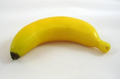 Un oradean de 58 de ani a ajuns la spital cu o banana de plastic in rect