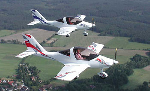 Zeci de tineri au sarbatorit 1 Mai pe un aerodrom intre Galati si Braila