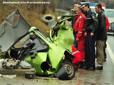 Grav accident pe DN79! Trei persoane au murit si una a fost ranita