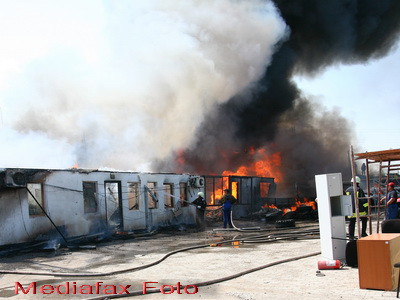 Dambovita: doua tiruri distruse de o explozie intr-un service