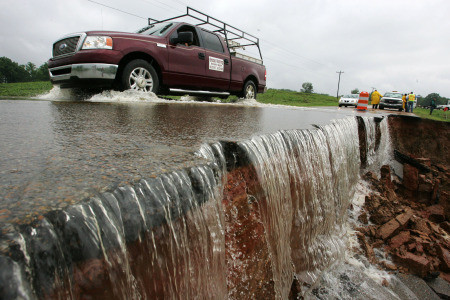Inundatiile din SUA: Pentru unii muma, pentru.. majoritatea ciuma!