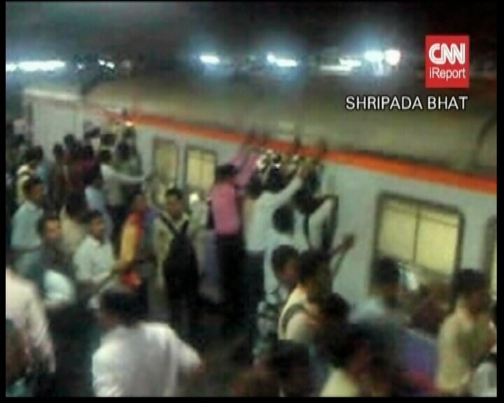 Si pe tren si in tren! Asa se circula cu metroul in India