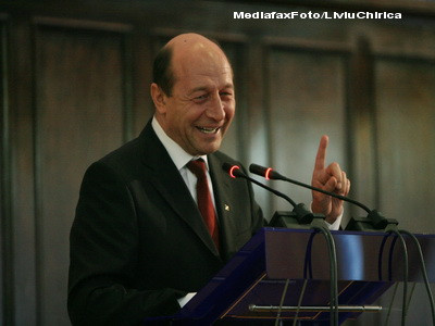 Treaba serioasa: Traian Basescu discuta cu Boc si ministrii despre FMI
