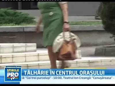A incercat sa-i fure lantisorul de aur, dar era cat pe ce sa o sugrume