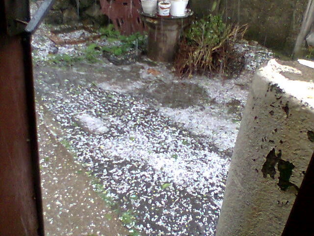 Prima furtuna de vara a adus grindina la Craiova. GALERIE FOTO si VIDEO