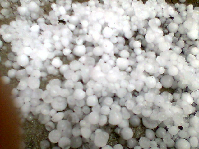 Dupa canicula, potopul! Ploi torentiale si grindina in mai multe judete